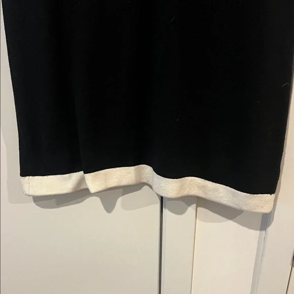 Black and White Short Sleeve Dress - Picture 4 of 4